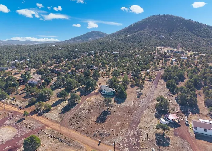2-acre Escape Near & Grand Canyon Holiday home *