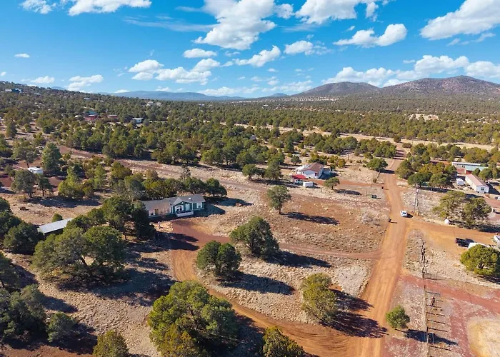 2-acre Escape Near & Grand Canyon Holiday home *